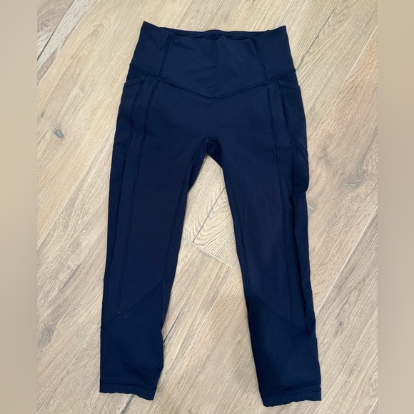 Lululemon navy blue size 8 side pockets - Picture 1 of 3
